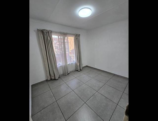 2 BEDROOM TOWNHOUSE FOR SALE IN NEW REDRUTH